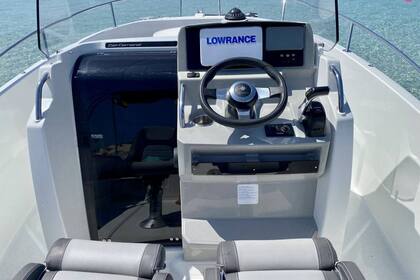 Balade en mer à bord d’un Cap Camarat 6.5 CC – Série 3 (2023)