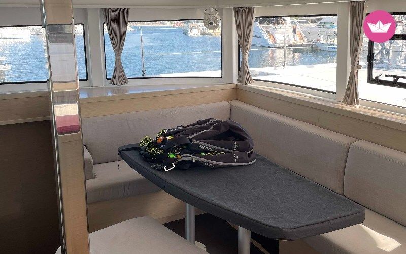 Catamaran Lagoon-Bénéteau Lagoon 42 - 3 + 1 cab. 12m 6