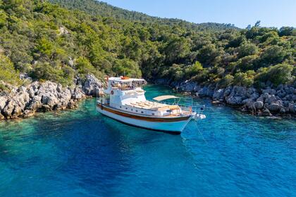 Luxury Gulet with a capacity of 8 people