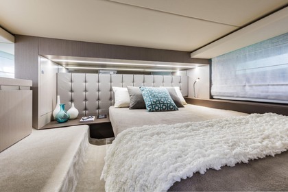 Invictus Yacht GT370