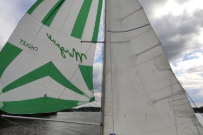 sailboat for a day trip on the river Erdre at 6, or a weekend at 4, no permit required