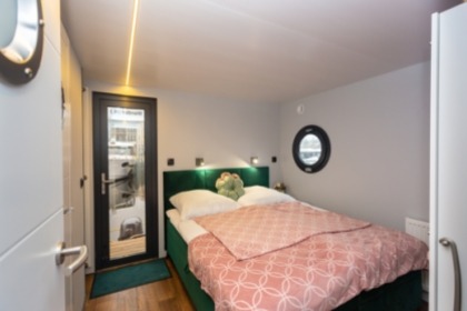 Relax aan boord van deze Kajuitmotorboot in Mürit