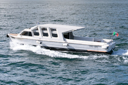Charter Motorboat Vidoli Marine Company Restilyng Stresa