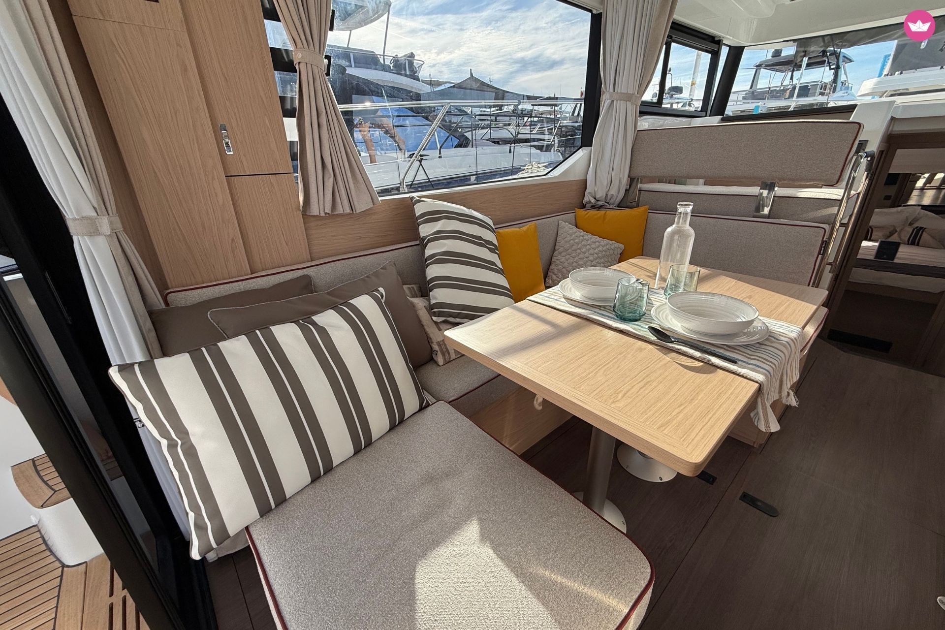 Bateau à moteur Beneteau Swift Trawler 37 fly 440cv 4