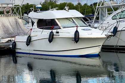 Hire Motorboat Jeanneau Méry Fisher 815 Gourbeyre