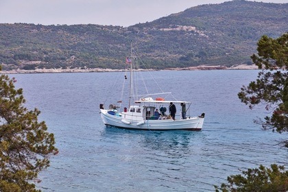Hire Motorboat Mpelesis Trechantiri Spetses