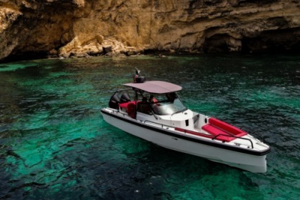 Hire Motorboat Axopar Brabus Shadow 500 Malta