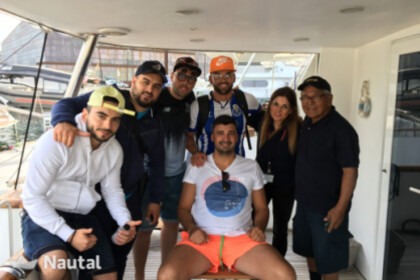 Alugue este iate para conhecer Menorca e suas prai