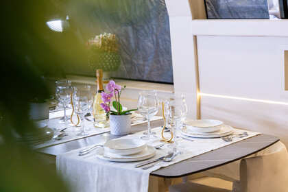 Soaris Aicon 82 - Sail the dream. Live the experience.