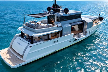 Hyra båt Motorbåt Arcadia 31m Sanremo