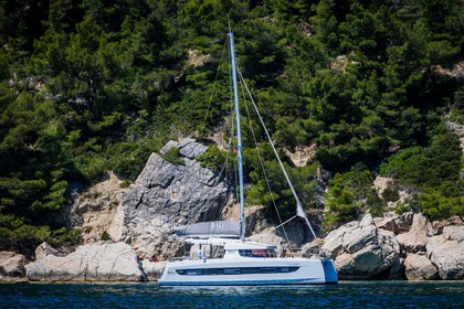 Rental Catamaran Catana Group Bali Catsmart OW - 3 cab. Brač