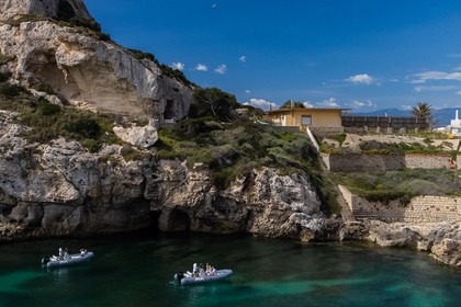 Noleggio Gommone a Cagliari (Senza patente): Esplora Baie Nascoste e Vivi Emozioni Uniche!
