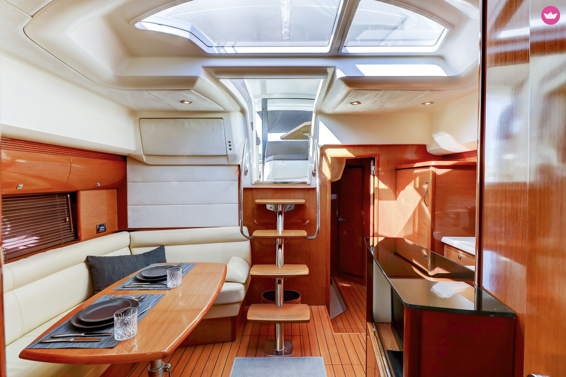 Motorboat Jeanneau Prestige 42 S for hire