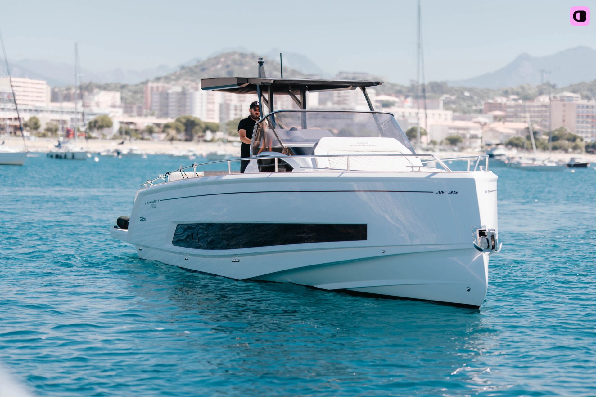 Bateau à moteur Salpa AVANTGARDE 1.1 600cv