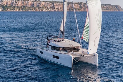 Hire Catamaran Lagoon Lagoon 40 Palma de Mallorca