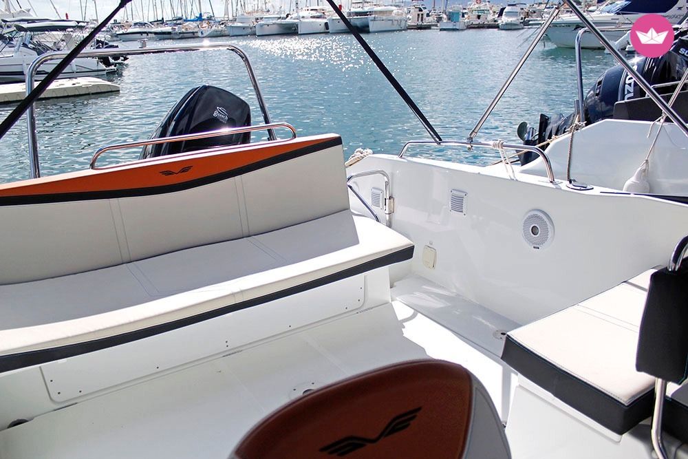 Charter motorboat in Barcelona  