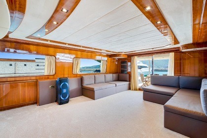 Motorboat Gianetti 27m 16 guests Cinque Terre