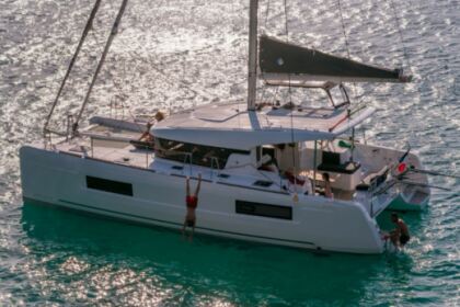Charter Catamaran Lagoon Lagoon 40 2021 La Spezia