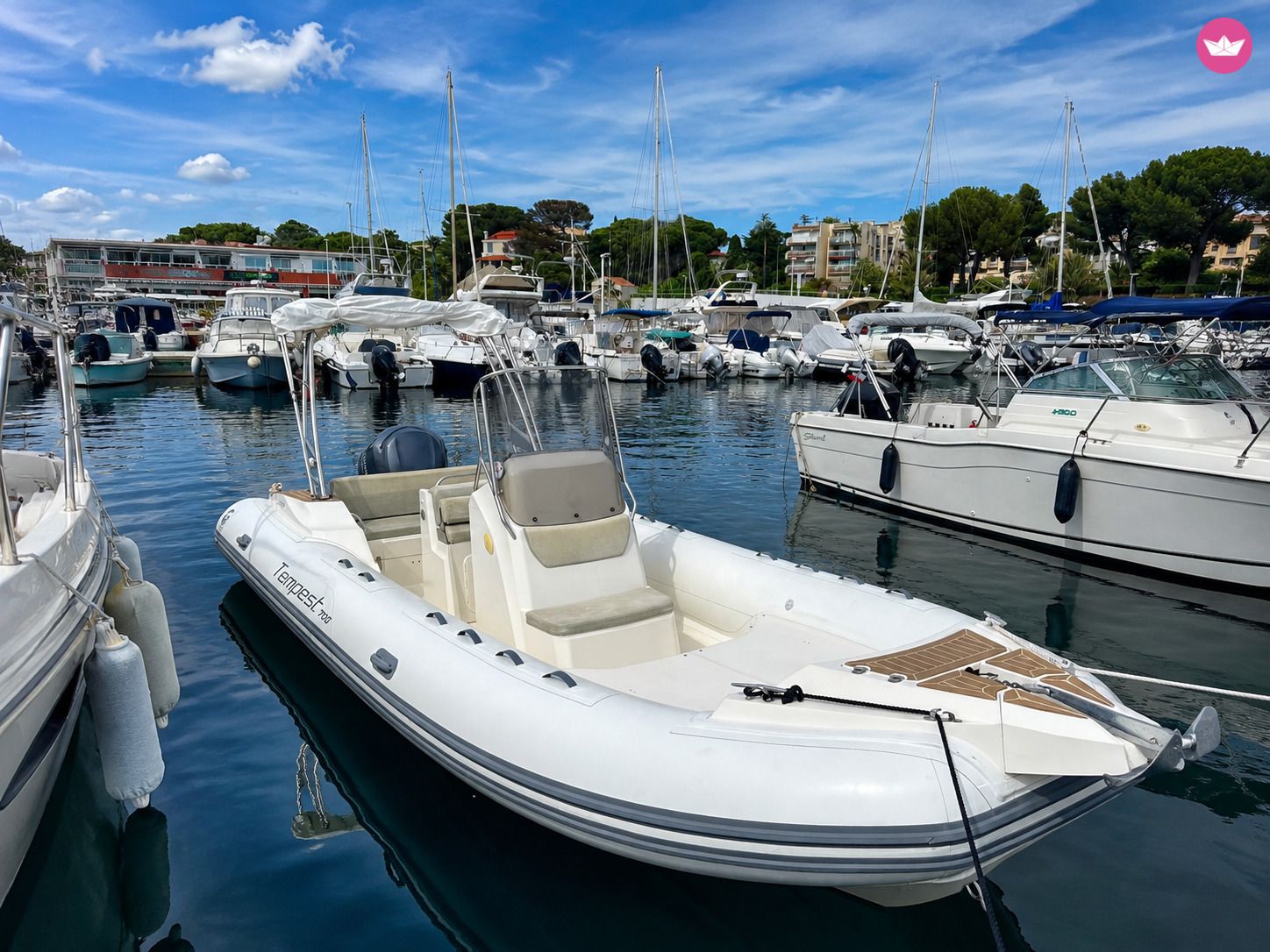 Semi-rigide Capelli Tempest 700 225cv