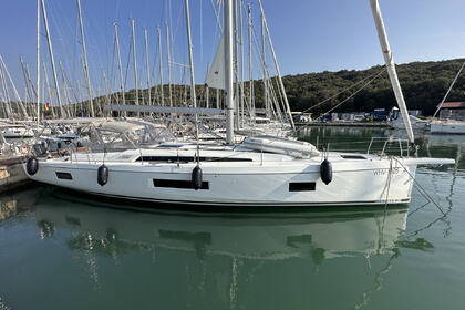 Charter Sailboat Bénéteau Oceanis 51.1 Rogoznica