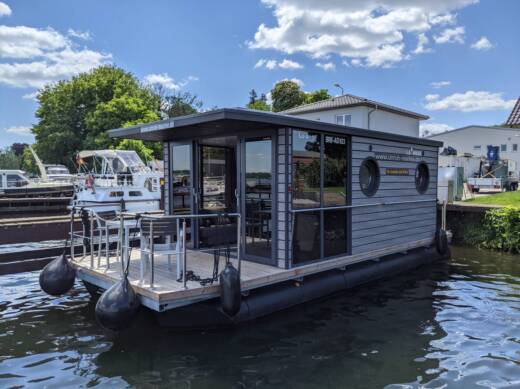 Houseboat РІ РђРЅРіР»РёРё