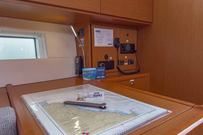 Hire Sailboat Bavaria Yachtbau Bavaria C50 Holiday - 5 + 1 cab. Pula