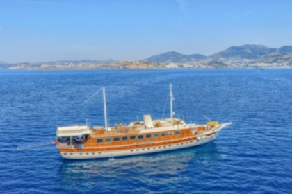 Deluxury Yacht Charter
