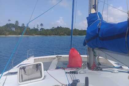 Hyra båt Katamaran Erick Le Rouge Ville d’Audrain Raiatea
