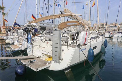 Charter Sailboat Jeanneau Sun Odyssey 440 Palma de Mallorca