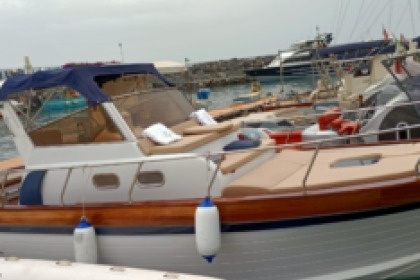 Noleggio Barca a motore Bluteam Opale 750 Capri