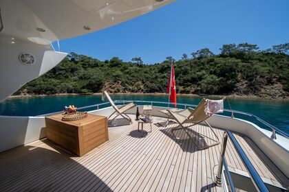 Luxury Motoryacht with a capacity of 10 people