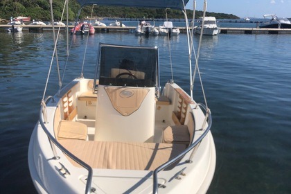COMFORTABLE BOAT WITHOUT A LICENSE FOR THE MADDALENA ARCHIPELAGO AND CORSICA