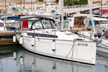 Miete Segelboot Bavaria Yachtbau Bavaria Cruiser 34 Style - 3 cab. Poreč