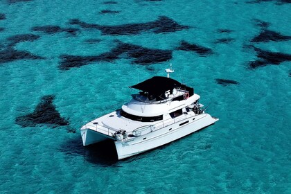 Hire Motorboat Fountaine Pajot Cumberland 46 Mahé