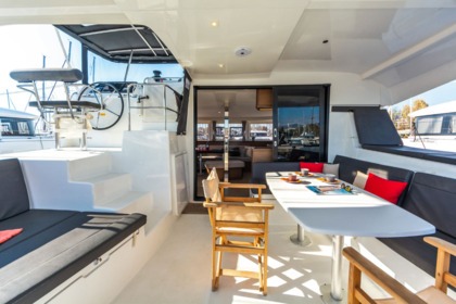 Hire Catamaran Lagoon-Bénéteau Lagoon 42 - 4 + 2 cab. Alimos
