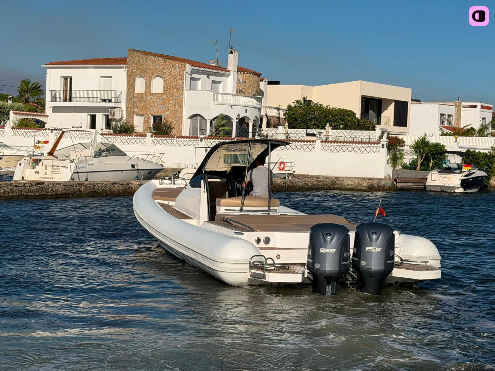 Semi-rigide Cantieri Magazzu Mx11 500cv 7