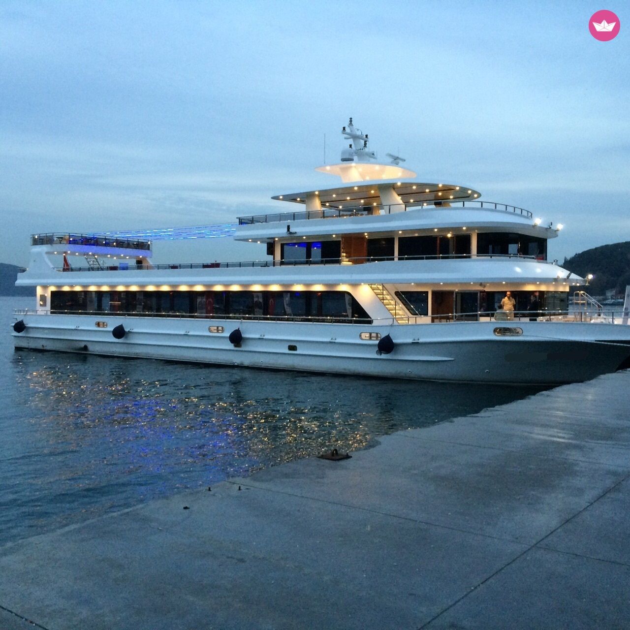 Yacht 42m Superyacht with 320-350 People Capacity B4 42m Superyacht with 320-350 People Capacity B4 4000cv
