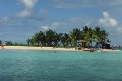 barca per visitare le isole e mangrovie