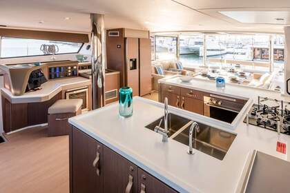 Explora Ibiza a Bordo del Exclusivo Bali 5.4 Only One Life