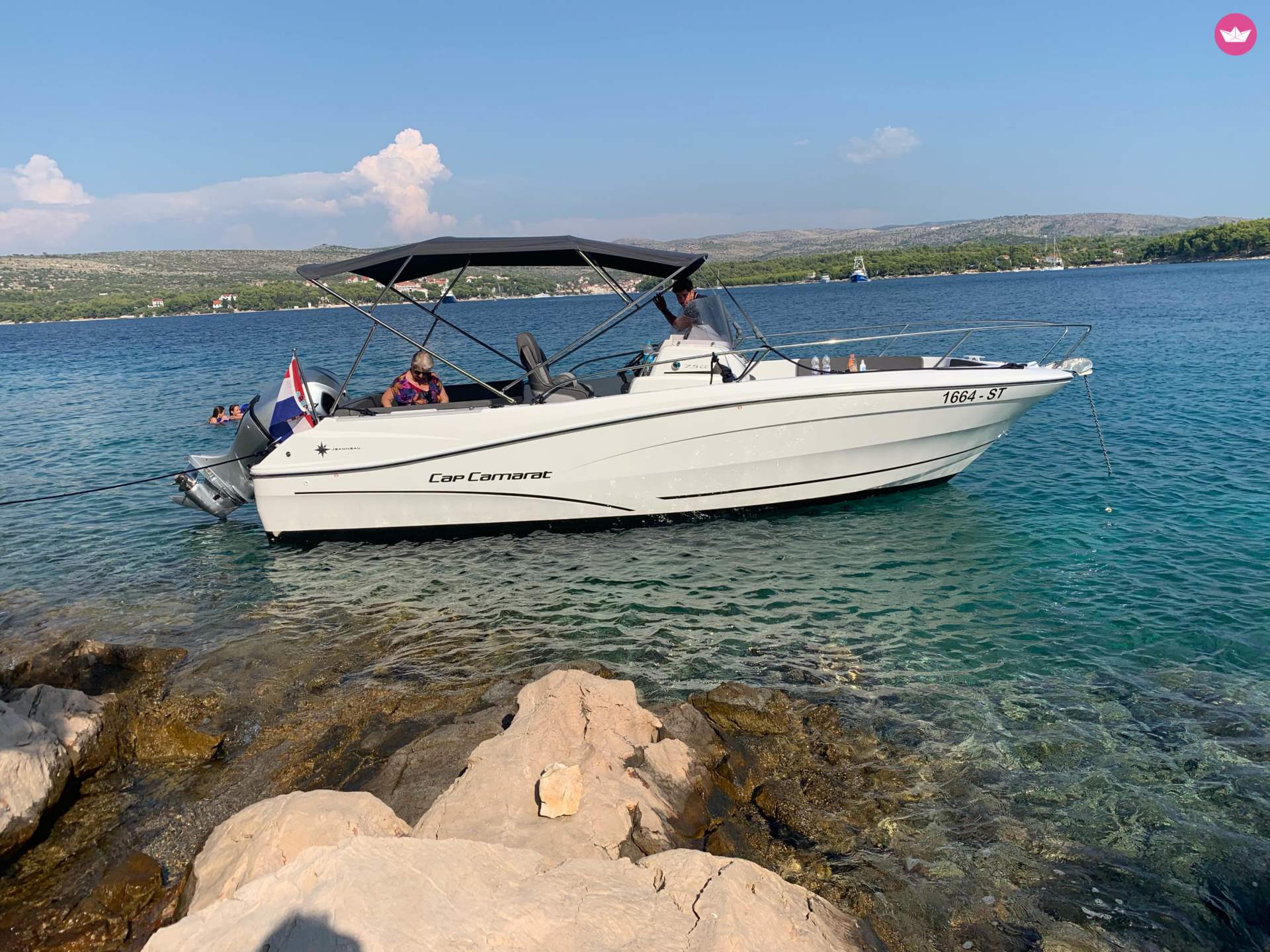Motorboat Jeanneau Cap Camarat 7.5 Cc for hire