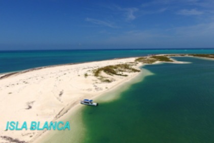 Канкун на борту этого катер