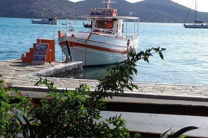 Czarter Łódź motorowa Wooden Wooden motorboat Elunda