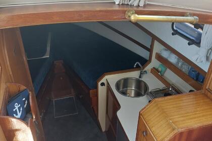 De Goudvink, a cozy two-person motorboat