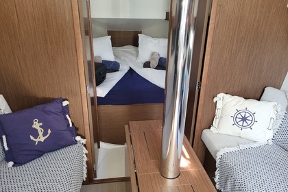 Hire Sailboat Bénéteau Oceanis 34.1 First line - 3 cab. Šimuni