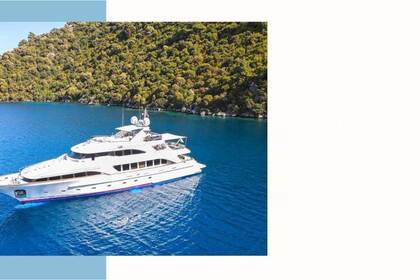 Luxury Benetti .Ready to Host You