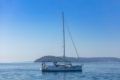 Charter Sailboat BENETEAU OCEANIS 38.1 Split
