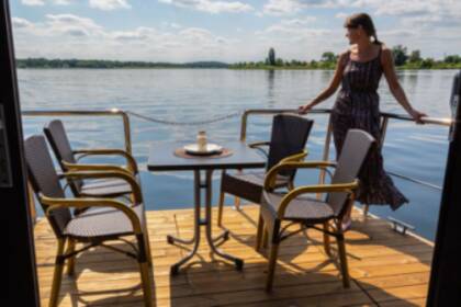 Rent this boat without a license and disocver the