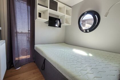 Πλωτό σπίτι 9 μέτρων για ενο