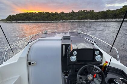 Quicksilver Activ 555 Cabin