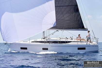 Hire Sailboat Bavaria Yachtbau Bavaria C38 Marina Frapa